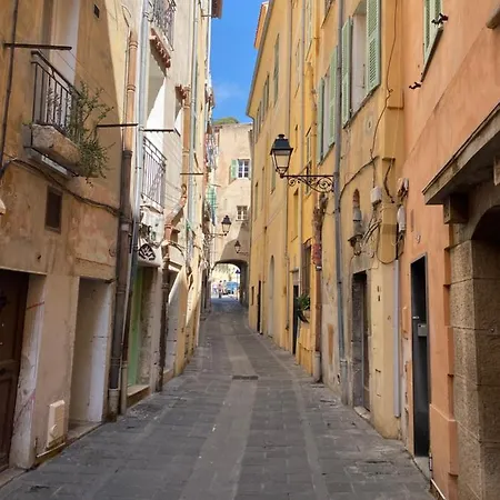 Renovated In The Heart Of The Old Town *