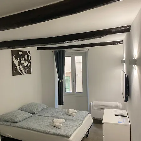 Renovated In The Heart Of The Old Town Apartamento